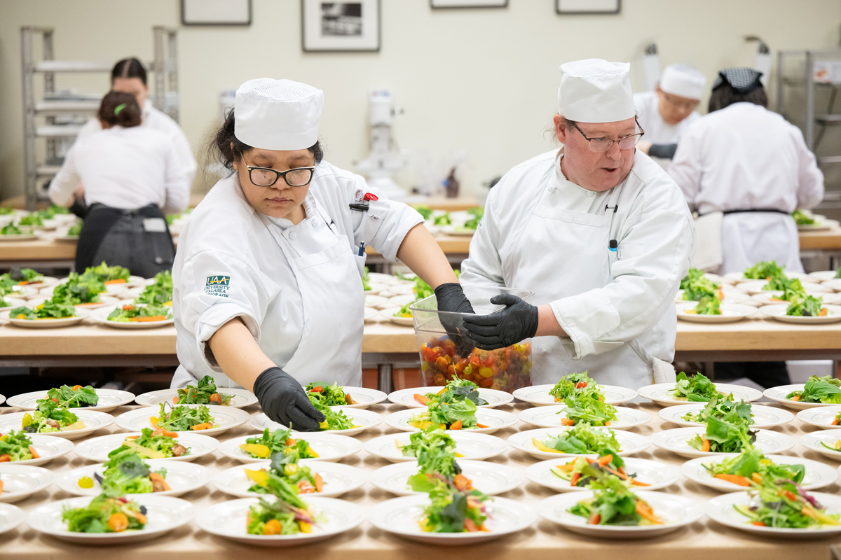 Students prep the salad course during 99þþƷ's 2024 Celebrity Chef Invitational.